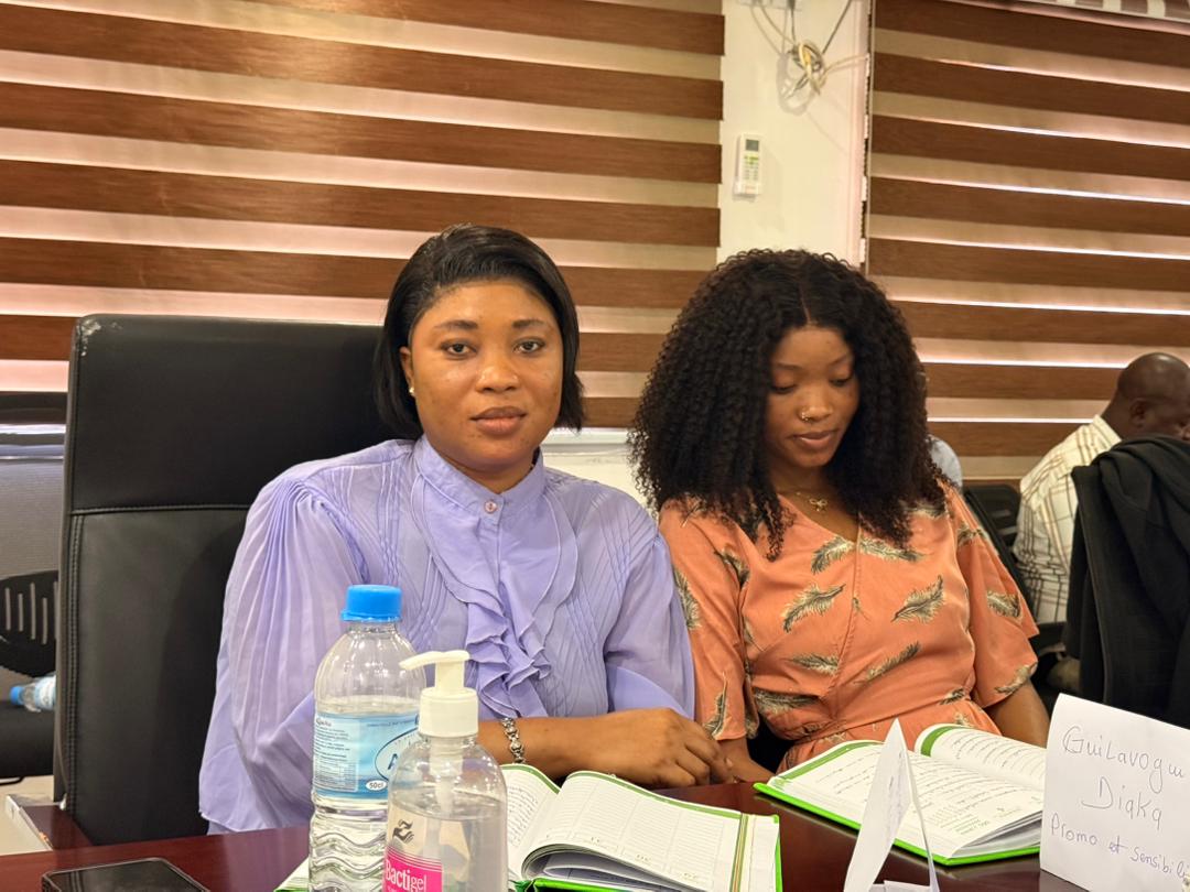 Deux participantes en session de formation